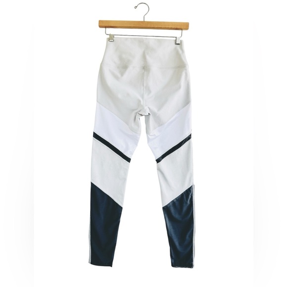 ALO Yoga Gray and White Performance Leggings - Picture 3 of 11